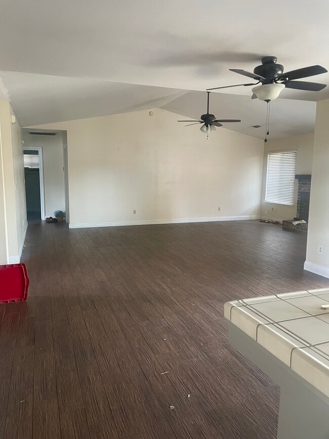 429 Benjamin Ct in Exeter, CA - Building Photo - Building Photo