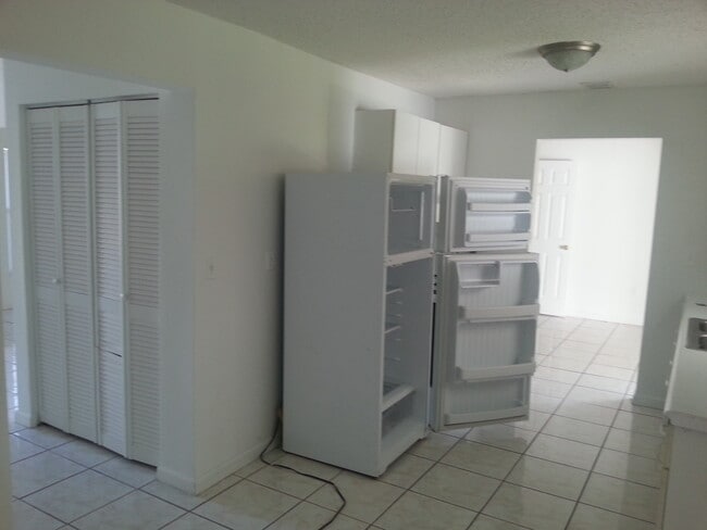 356 Montgomery Ct in Kissimmee, FL - Building Photo - Building Photo