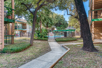 Woodland Apts San Antonio in San Antonio, TX - Building Photo - Building Photo