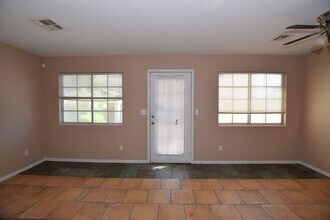 1920 Hodgenville St in Las Vegas, NV - Building Photo - Building Photo