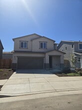 1817 Solana Dr in Los Banos, CA - Building Photo - Building Photo