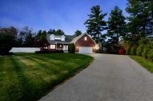 5 Neff Dr in Foxboro, MA - Building Photo