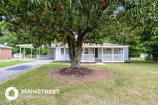 1328 Orlando Cir NE in Birmingham, AL - Building Photo