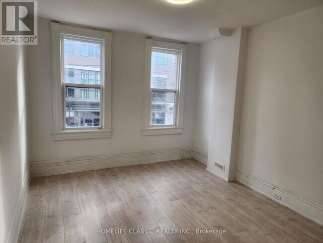 property at 498-498 King St E