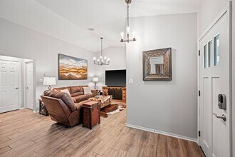 127 Terrace Ln in Kerrville, TX - Building Photo - Building Photo