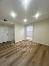 7038 Vesper Ave in Los Angeles, CA - Building Photo - Building Photo