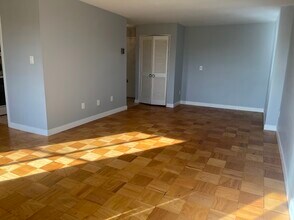 3101 S Manchester St, Unit 918 in Falls Church, VA - Building Photo - Building Photo