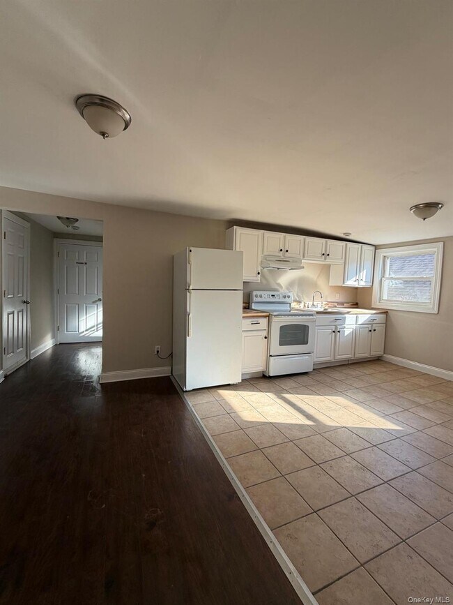 13 Hammersley Ave in Poughkeepsie, NY - Building Photo - Building Photo