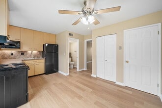 447 Olian Dr in Hazelwood, MO - Foto de edificio - Building Photo