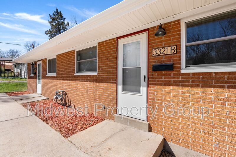 3321 W Milton Ave in Breckenridge Hills, MO - Building Photo