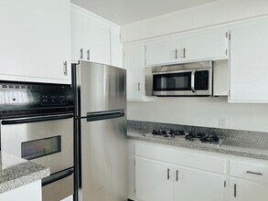 1261 Laurel Ave, Unit 08 in West Hollywood, CA - Building Photo - Building Photo
