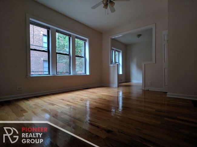 3832 N Fremont St, Unit 3823-2e