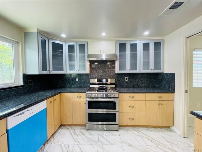 20640 Mayall St in Los Angeles, CA - Building Photo - Building Photo