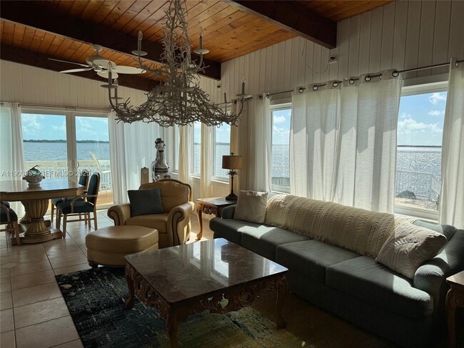 900 Morris Ave in Key Largo, FL - Foto de edificio - Building Photo