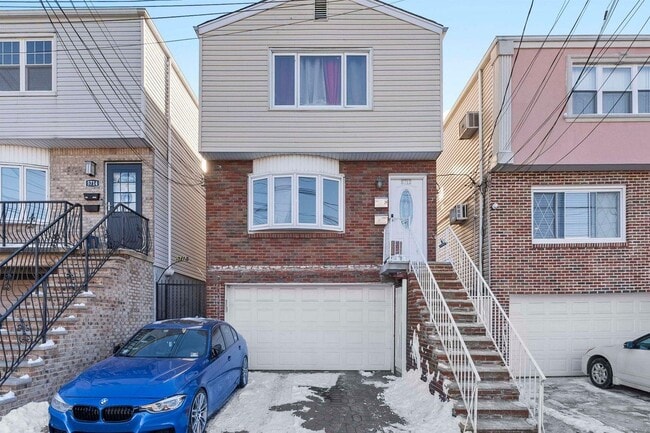 5712 Broadway in West New York, NJ - Building Photo - Building Photo