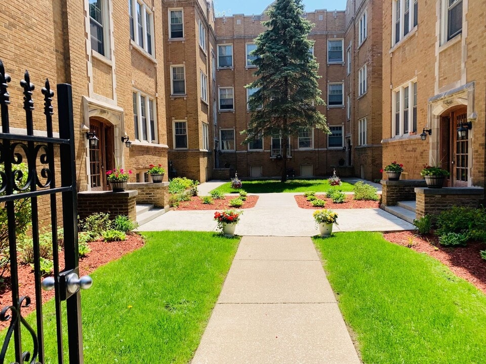 732 Reba Pl, Unit C2 in Evanston, IL - Building Photo