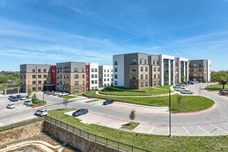 Cowan Place Seniors in Fort Worth, TX - Foto de edificio - Building Photo
