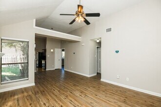 103 Hardin Dr in Arlington, TX - Foto de edificio - Building Photo