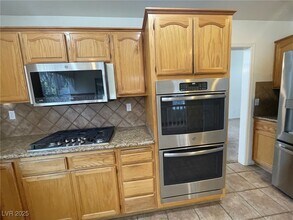 2253 Pine Forest Ct in Las Vegas, NV - Building Photo - Building Photo