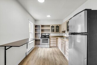 1050 W Nesquehoning St in Easton, PA - Building Photo - Building Photo