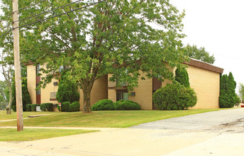 Maple Park Terrace in Maple Heights, OH - Foto de edificio - Building Photo
