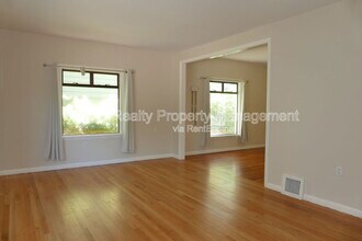 1417 NW 60th St in Seattle, WA - Foto de edificio - Building Photo