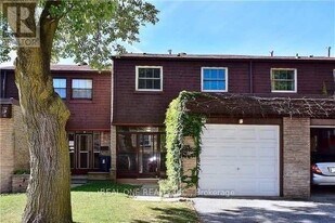 81 Brookmill Blvd in Toronto, ON - Building Photo