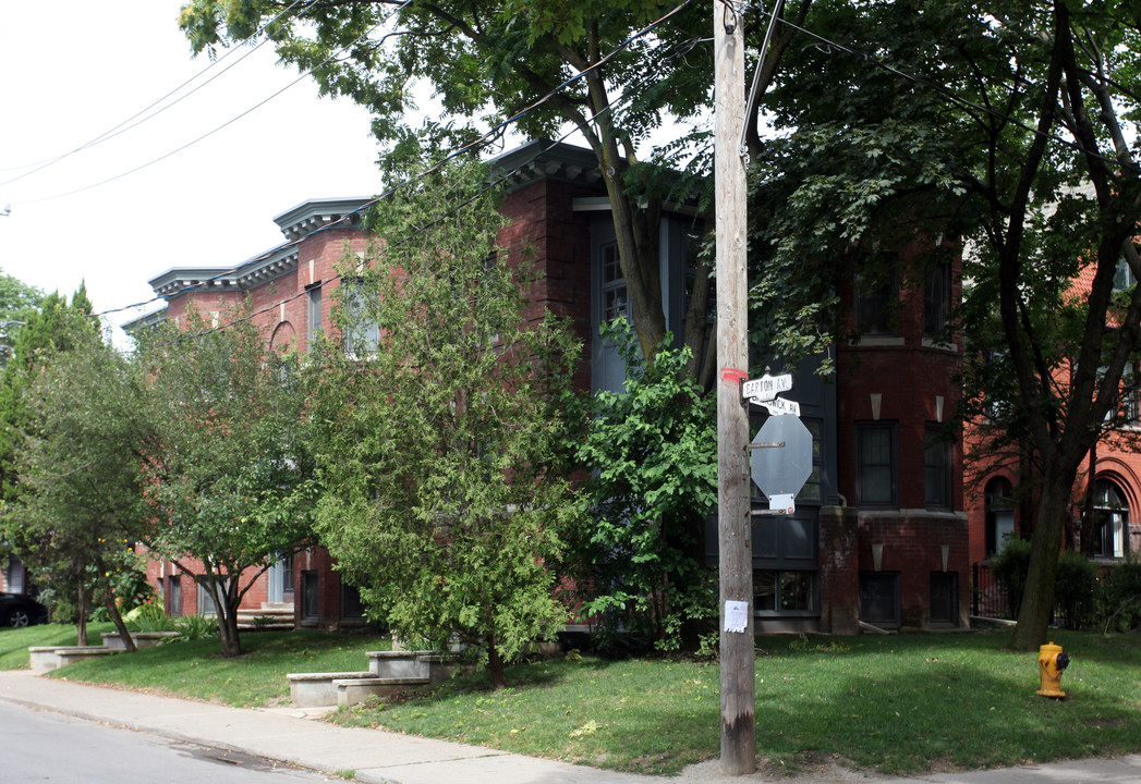 2 Barton Ave in Toronto, ON - Building Photo