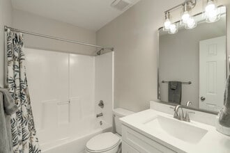 Gastonia Groves Apartment in Gastonia, NC - Foto de edificio - Interior Photo