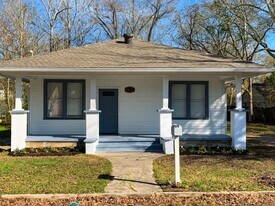 209 S Haugh Ave in Picayune, MS - Building Photo