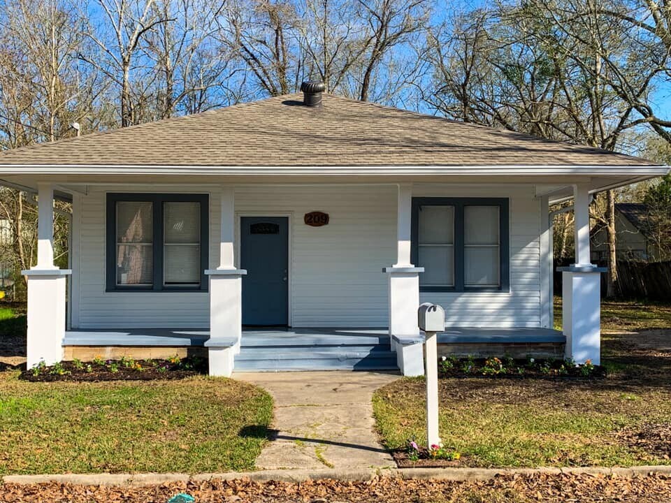209 S Haugh Ave in Picayune, MS - Foto de edificio