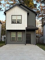 10196 Barberry St in Willis, TX - Building Photo