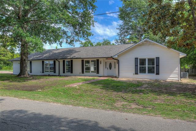 104 Brandon St in Edgewood, TX - Building Photo