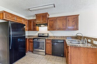 8424 Cannon St-Unit -A in Houston, TX - Foto de edificio - Building Photo