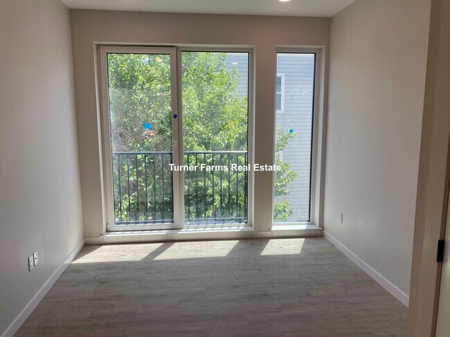 23 Mount Pleasant St, Unit 207 in Somerville, MA - Building Photo - Building Photo