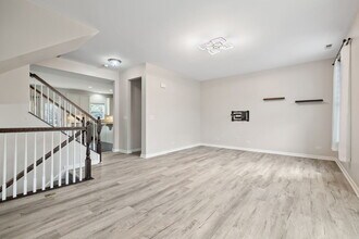 3465 Bradbury Cir in Aurora, IL - Building Photo - Building Photo