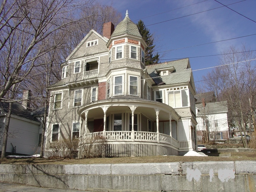 98 Pleasant St in Fitchburg, MA - Building Photo