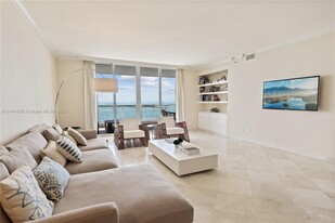 808 Brickell Key Dr in Miami, FL - Building Photo - Building Photo