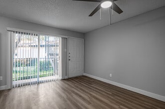 Villas on Rosemeade East in Dallas, TX - Building Photo - Interior Photo