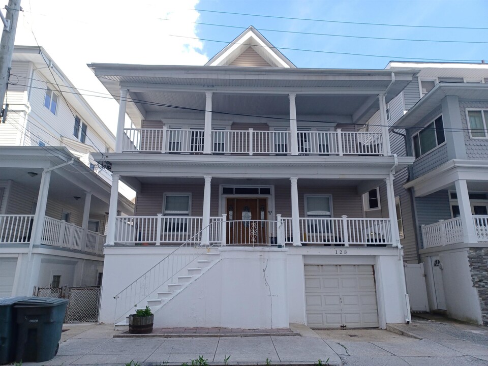 123 S Berkley Square in Atlantic City, NJ - Building Photo