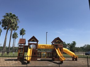 La Herencia Apartments in Mercedes, TX - Foto de edificio - Building Photo