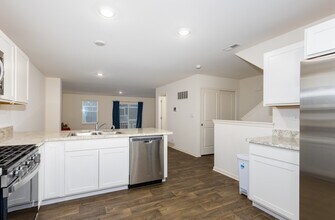 3831 Currant Ln in Elgin, IL - Building Photo - Building Photo