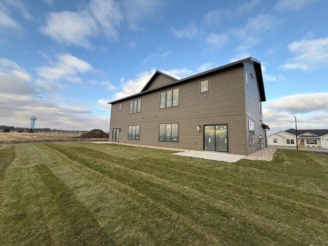 2324 Sweetgrass Dr in Brookings, SD - Foto de edificio - Building Photo