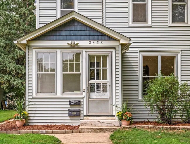2628 Quincy St NE in Minneapolis, MN - Building Photo - Building Photo