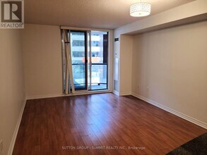 801-801 Bay St. in Toronto, ON - Building Photo - Building Photo