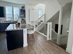 37725 Bay Crest Rd in Newark, CA - Foto de edificio - Building Photo