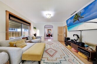 521 NE 74th St in Miami, FL - Building Photo - Building Photo
