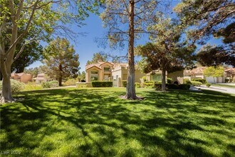 7805 Harbour Towne Ave in Las Vegas, NV - Foto de edificio - Building Photo