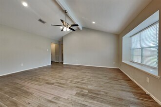10002 Peachridge Dr in Houston, TX - Building Photo - Building Photo