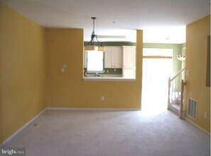 13014 Shamrock Glen Dr in Germantown, MD - Building Photo - Building Photo